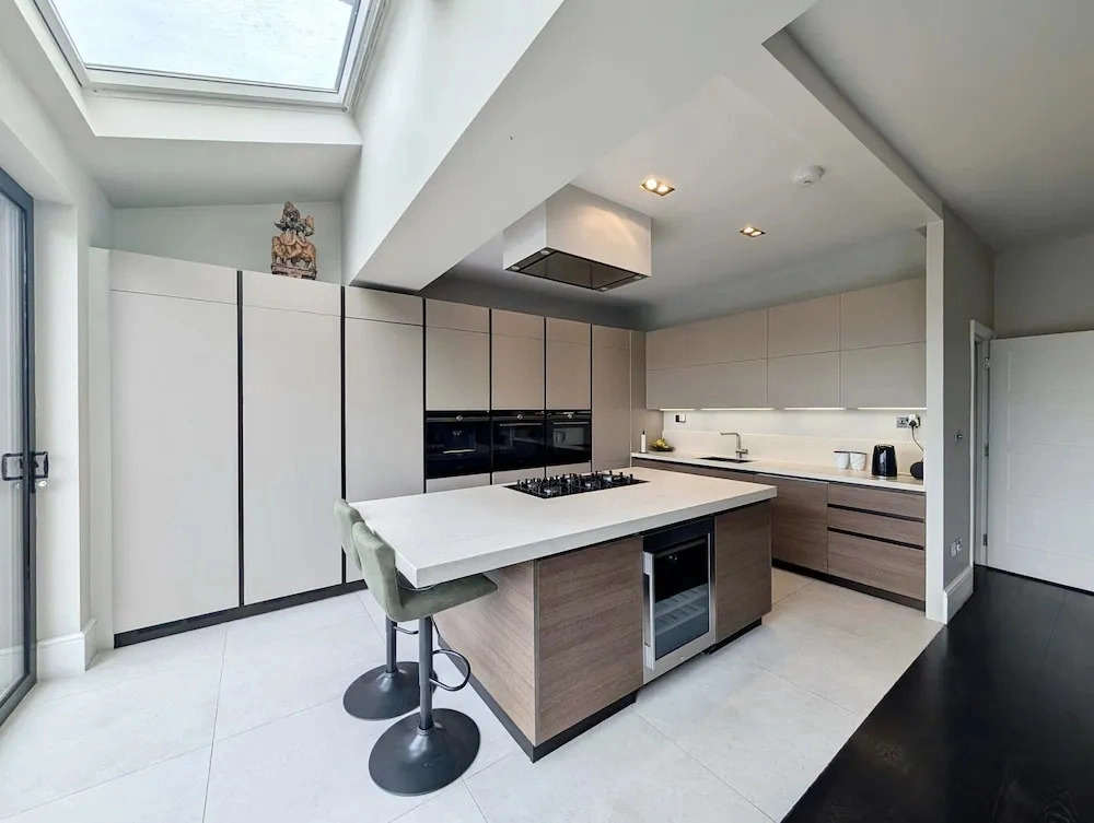 2 Private Ensuite Rooms Shared With Friendly Host