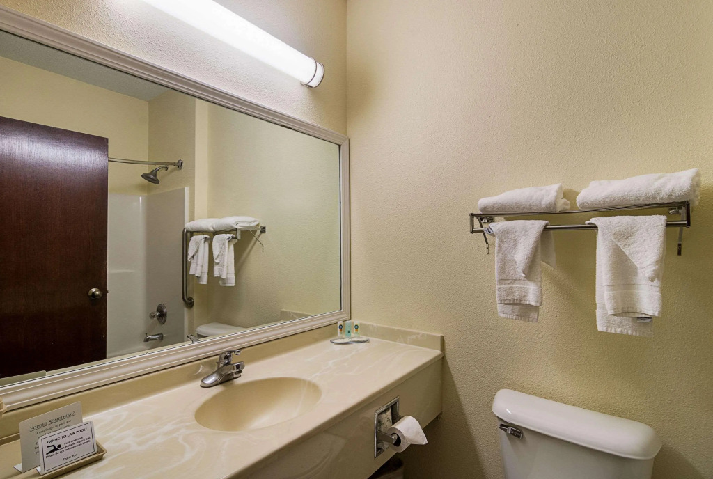 Quality Inn & Suites Harvey - Chicago Southland