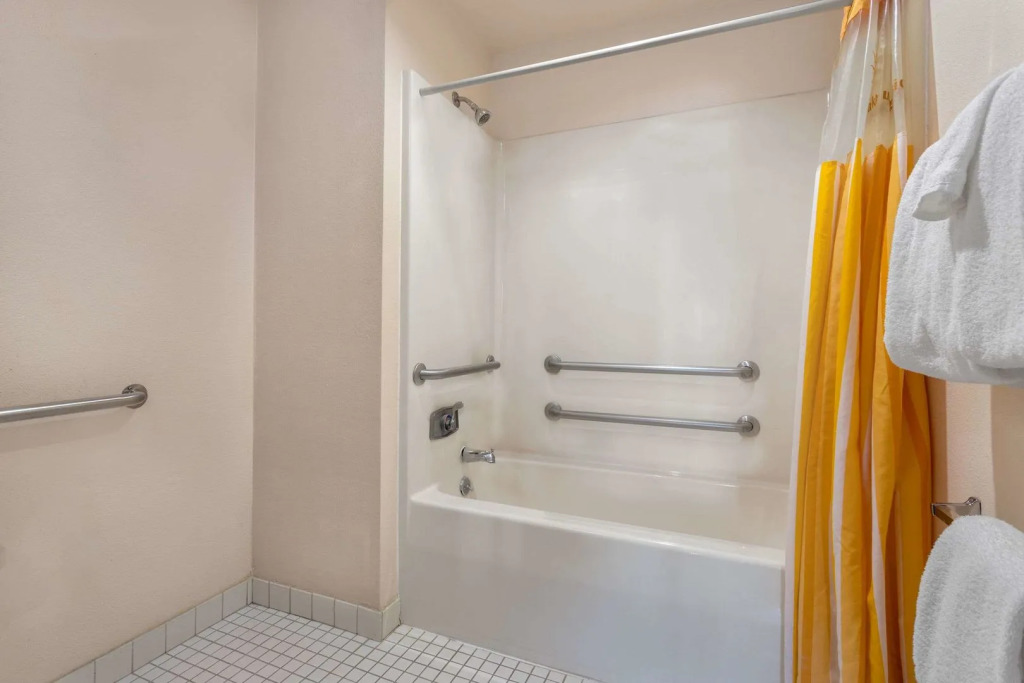 Norwood Inn & Suites By BlissPoint