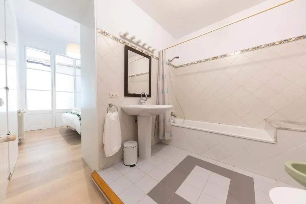 Bravissimo Plaça del Vi, Authentic Historic Apartment