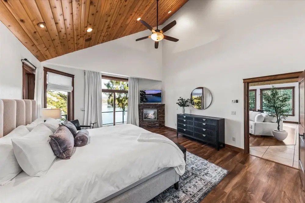Deja View in Hayden With 5 Bedrooms and 6 Bathrooms