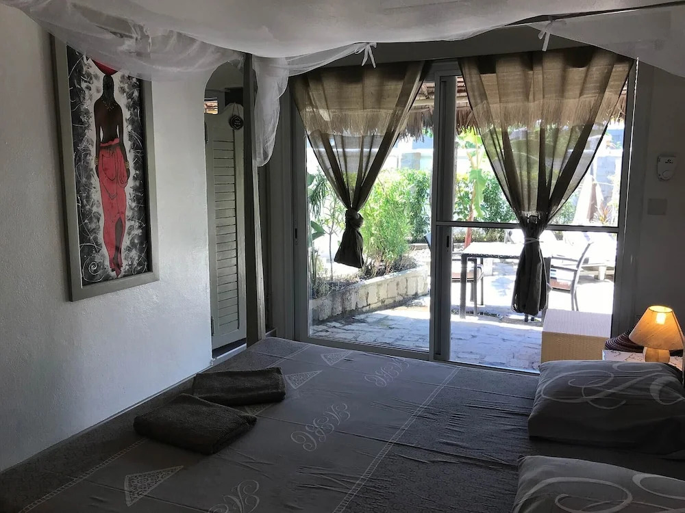 Wonderful Poolside Bungalow Perfect for 2 People