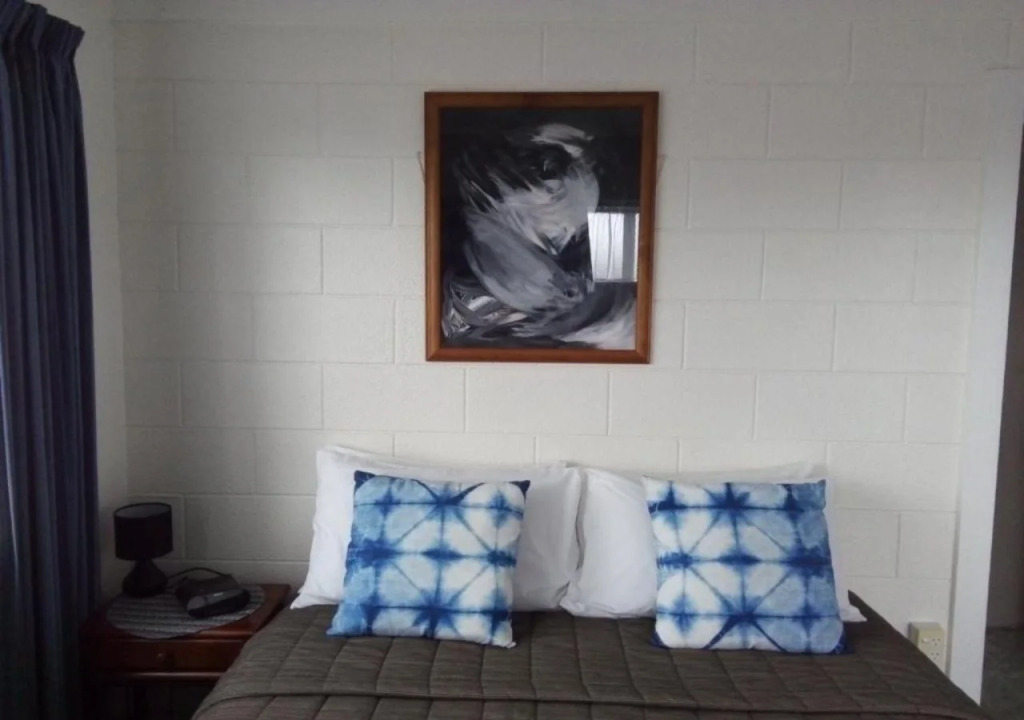 Redwood Lodge Motel