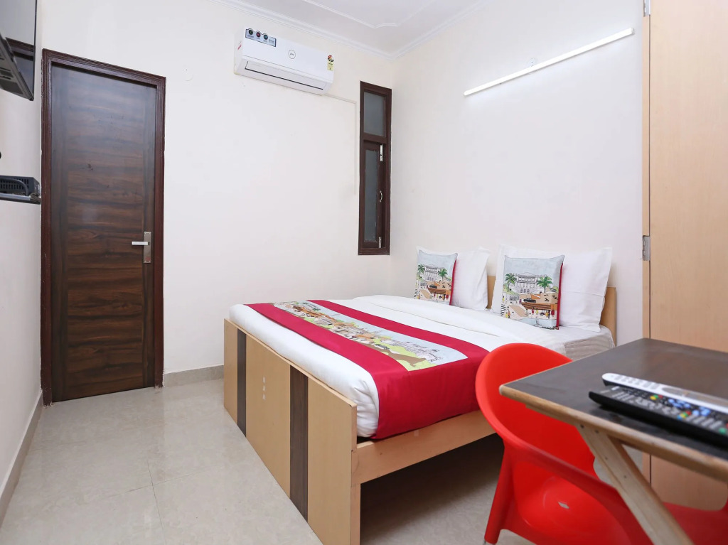 OYO 9381 DLF Cyber City