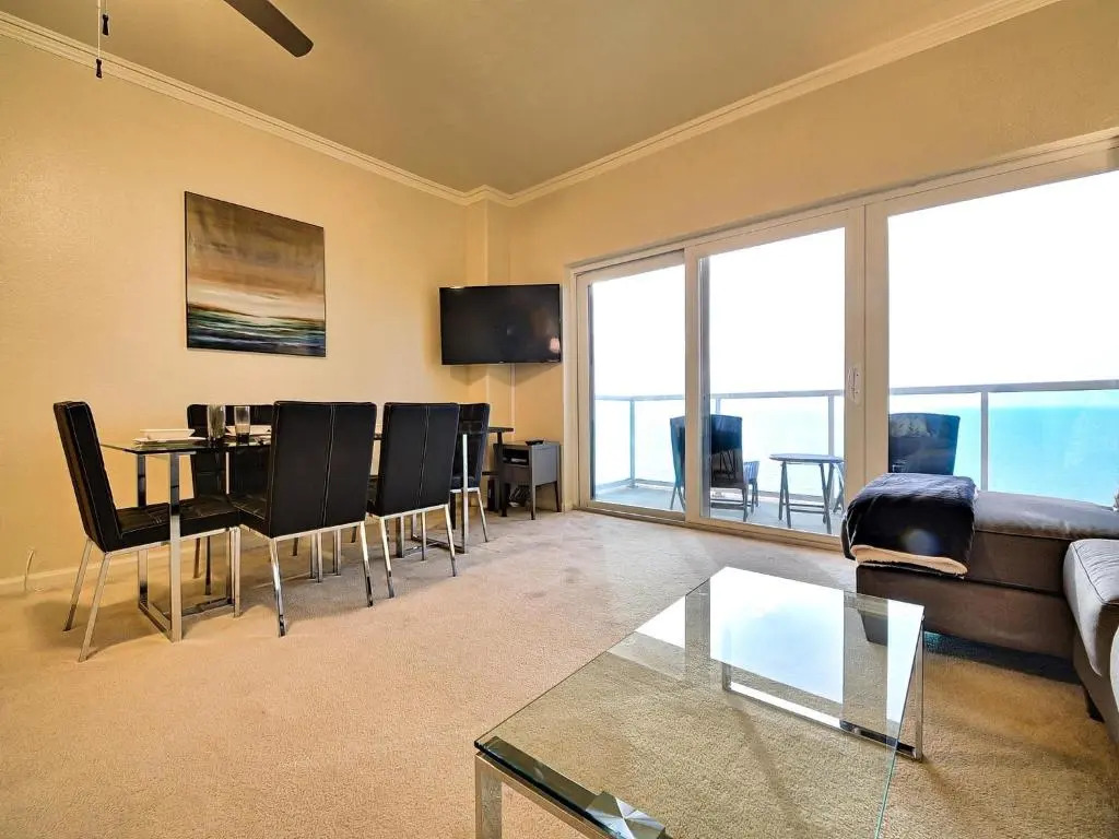 Regatta Beach Club C1009 2373