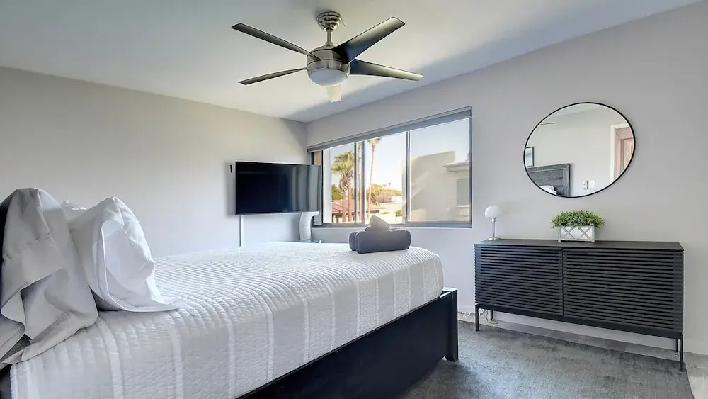 Unbeatable Old Town Location! Modern and Classy!