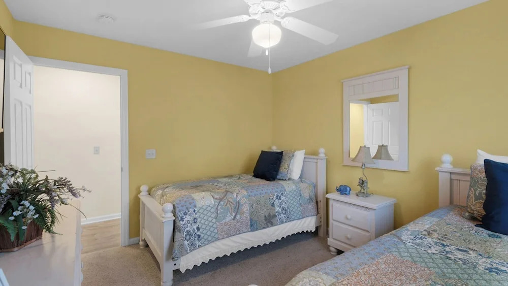 Classic Beach Retreat Just a Minute From the Beach Access in Seacrest on 30A