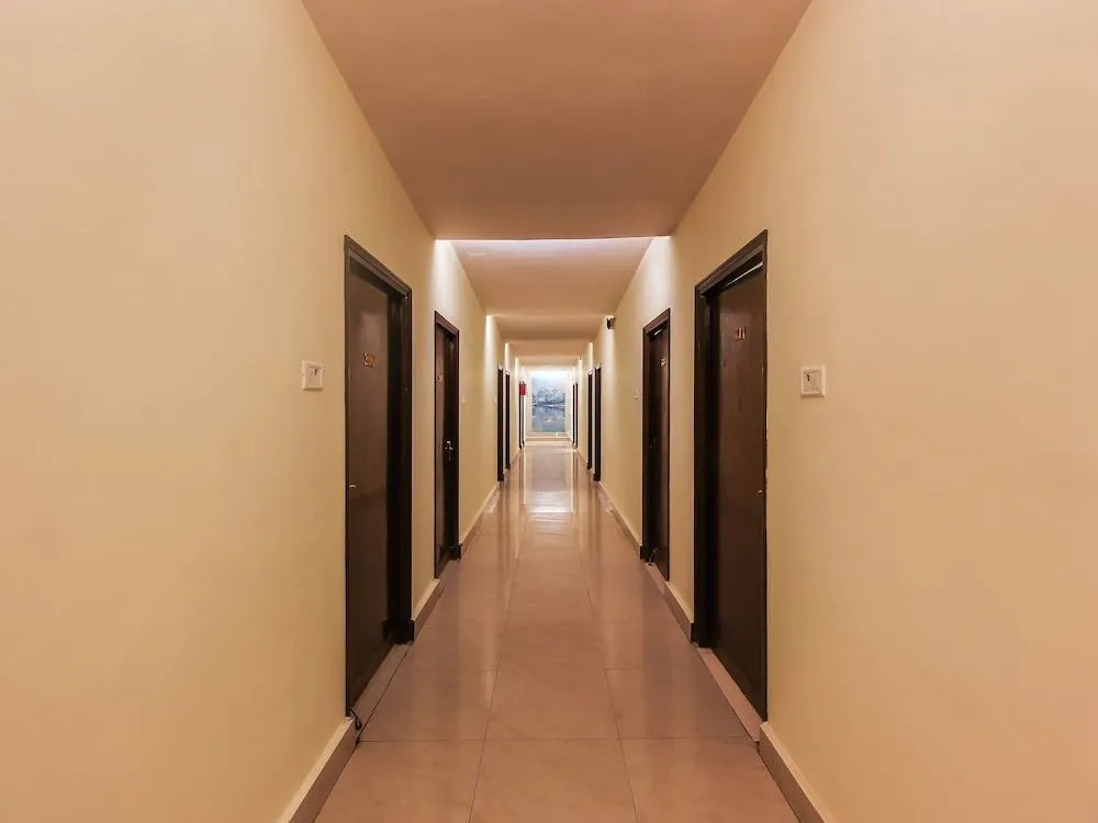 OYO 18591 Hotel Samrat
