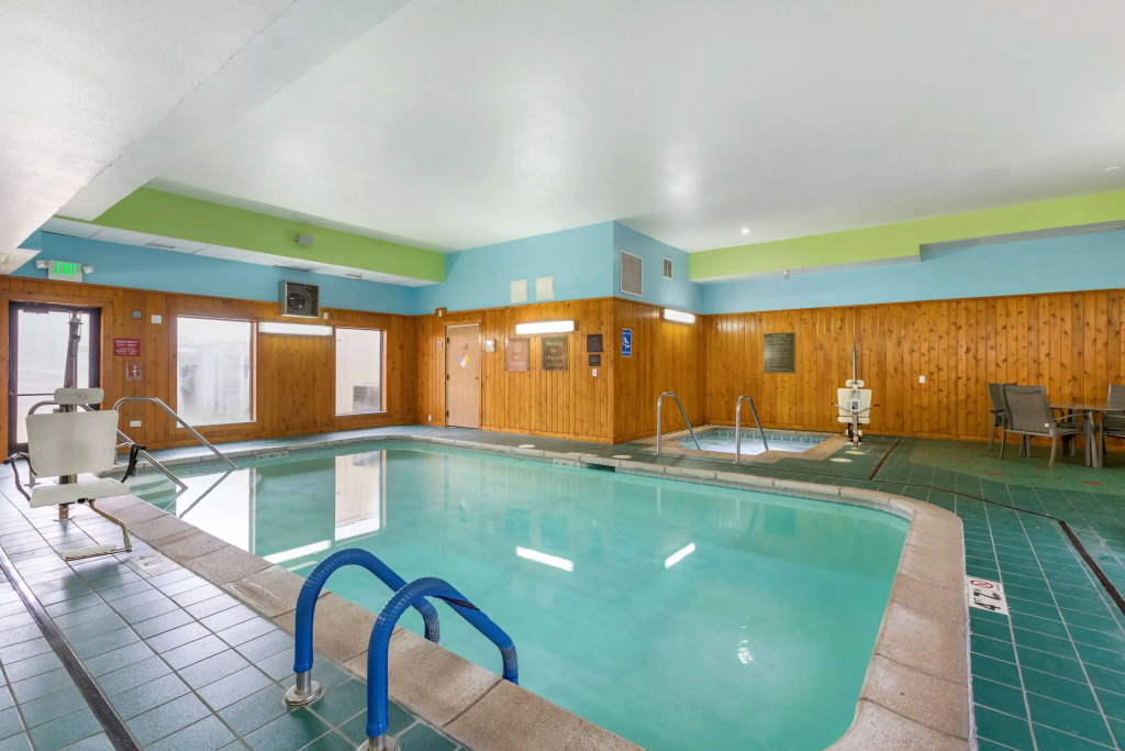 Comfort Inn & Suites Cedar Rapids North - Collins Road