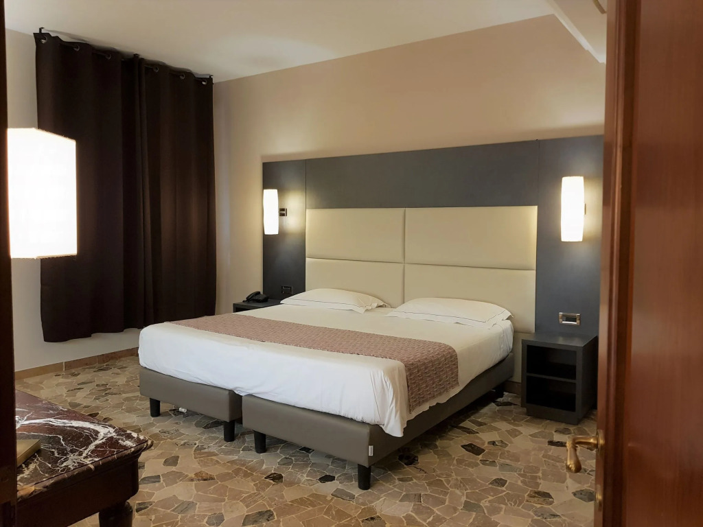 Astra Hotel