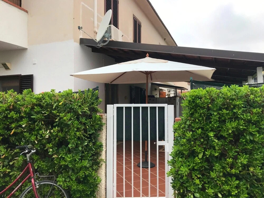 House With 2 Bedrooms in Villaggio del Golfo Near the Beach