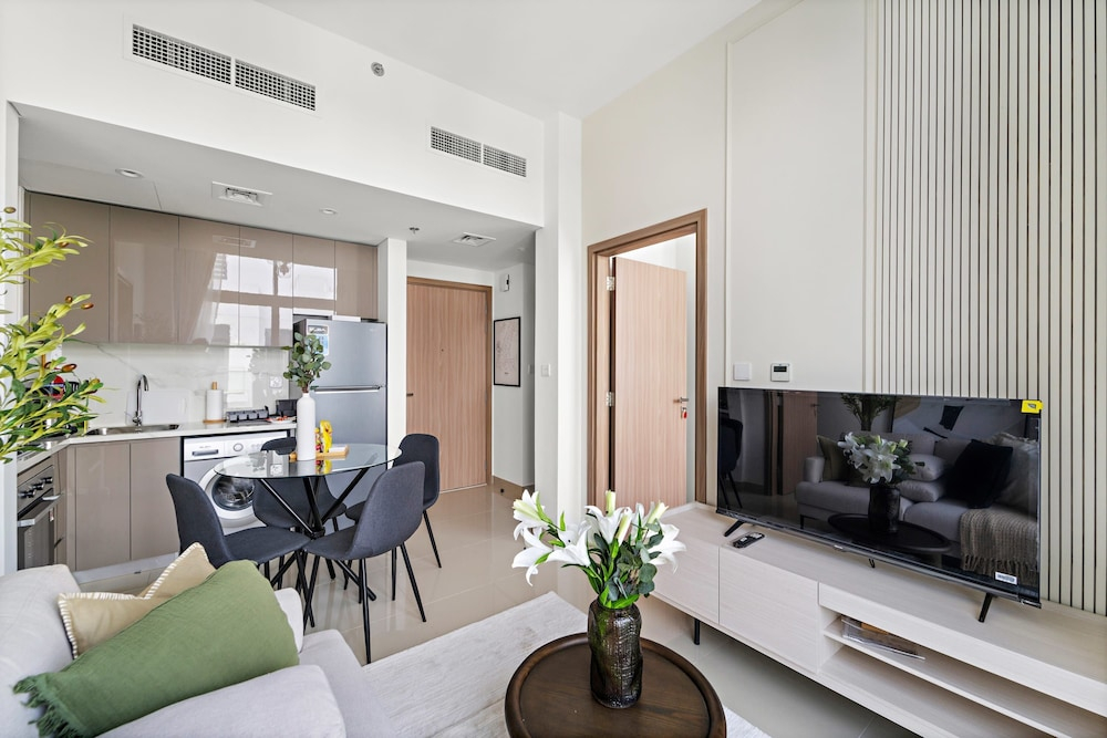 Silkhaus Cozy 2BR Sobha Hartland Azizi Gardens