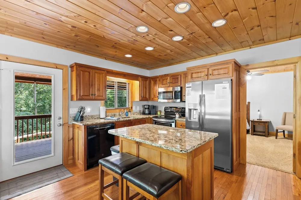< 1 Mi to Lake Blue Ridge: Forest-view Gem w/ Deck
