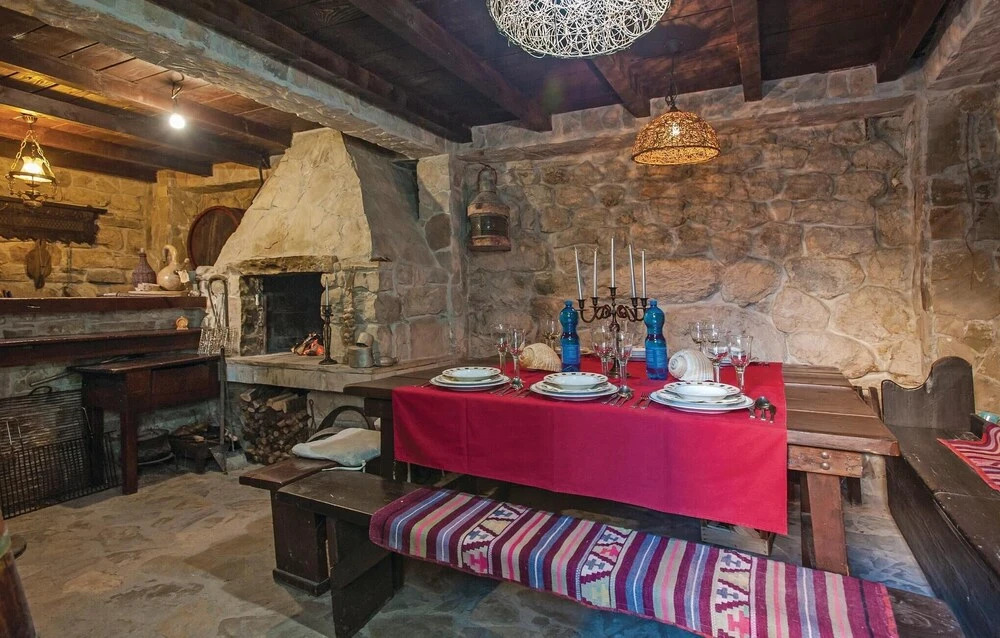 Beautiful Home in Podstrana With Wifi and 3 Bedrooms