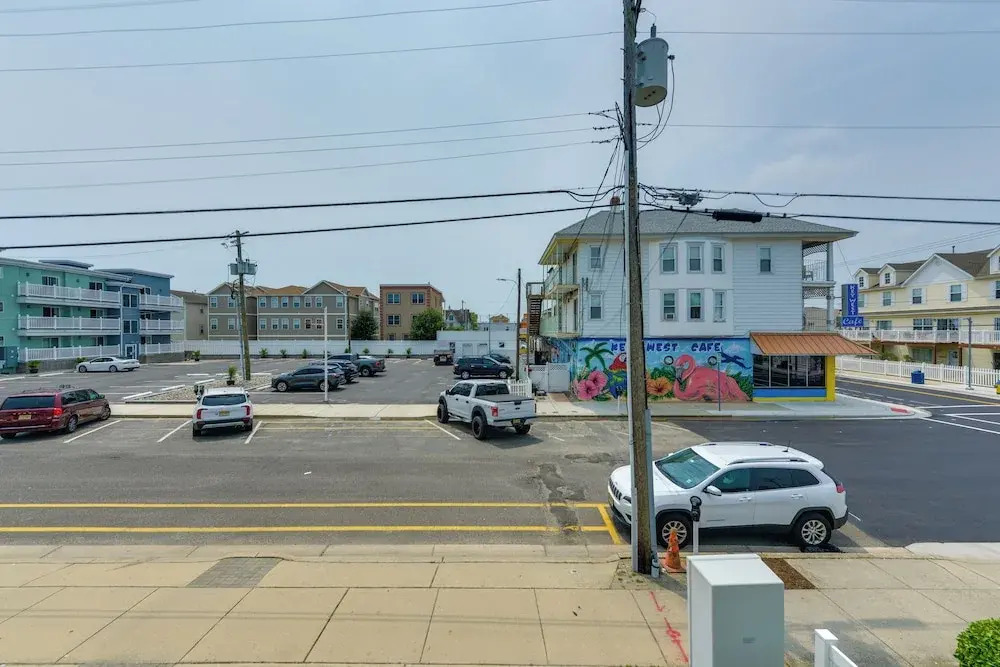 Condo w/ Deck: Walk to Beach & Convention Center!