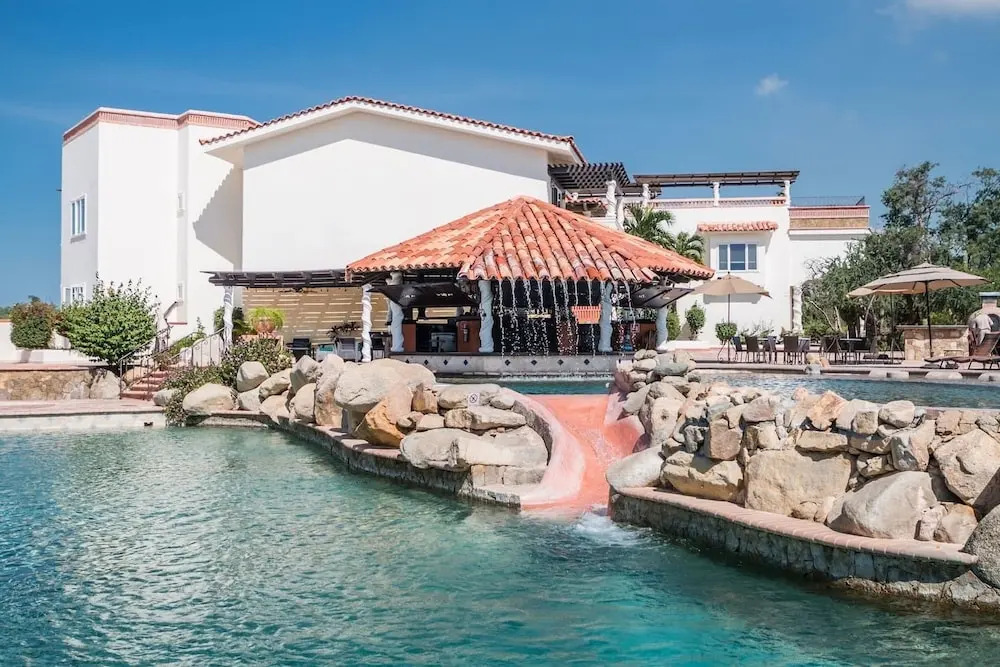 Relaxing Villa + Pool + Bar