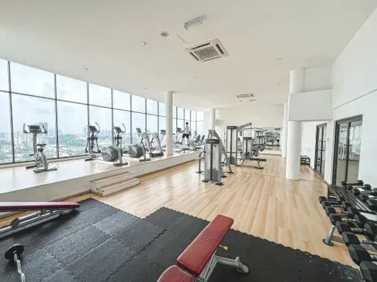 Relax in a Modern Studio w City View + Pool Access