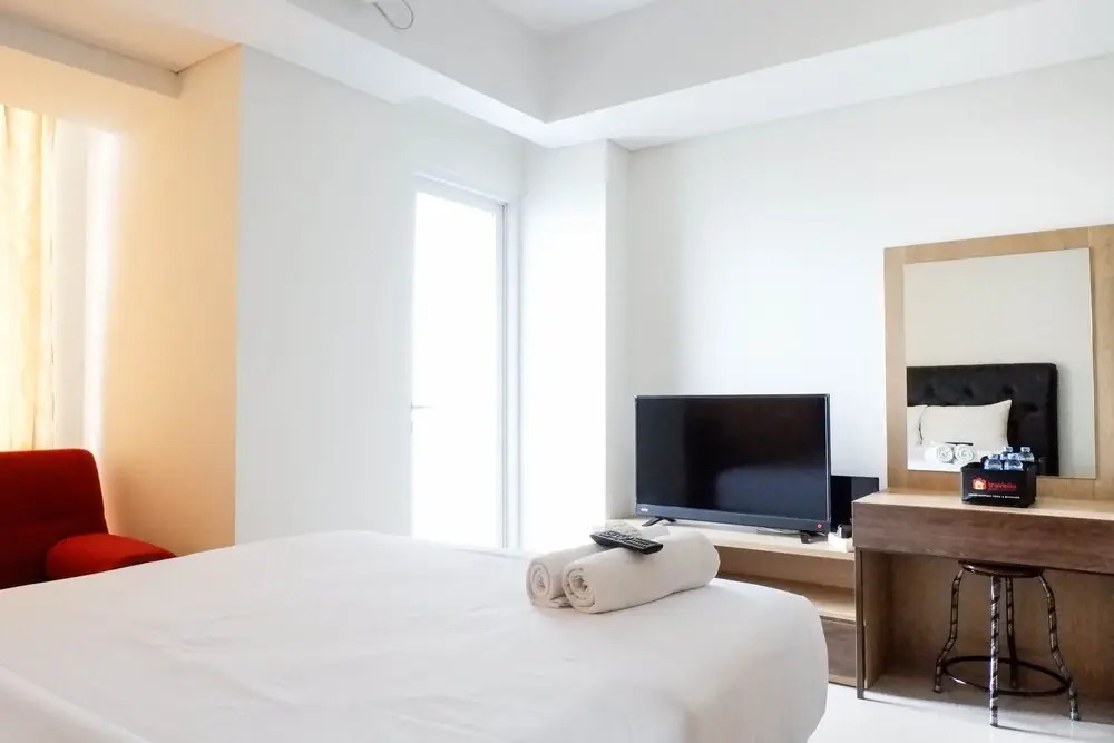 Serene Exclusive Modern Studio Apartment at Grand Sungkono Lagoon By Travelio