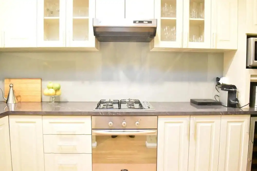 Bright 2 Bedroom Apartment In A Great Location