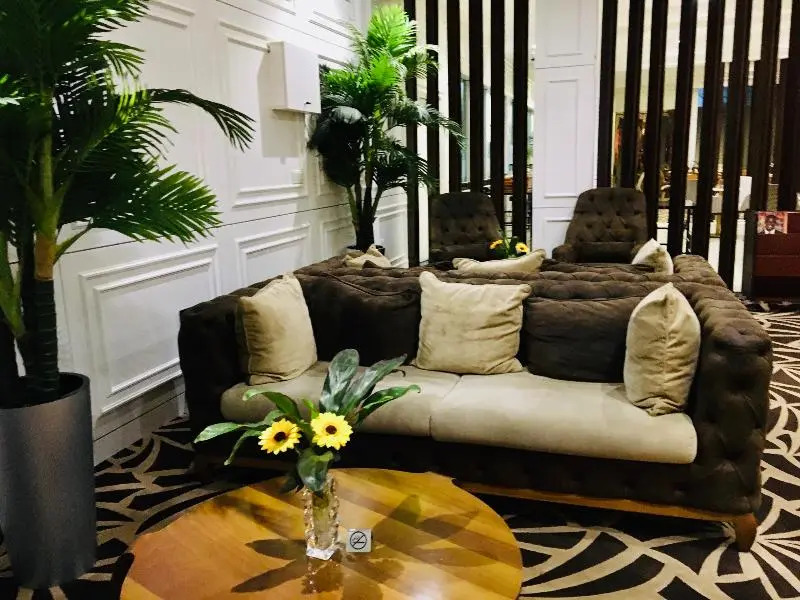 T E L E By Summerset Continental Hotel