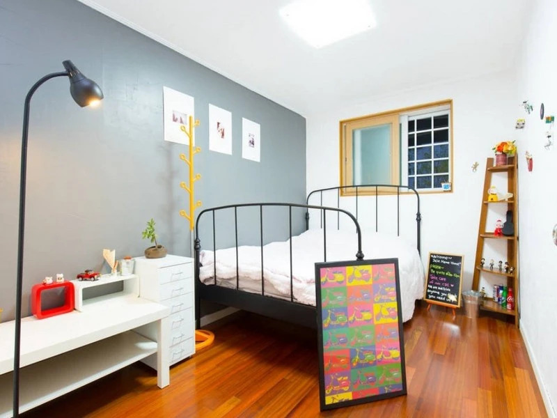Six Morning Guesthouse