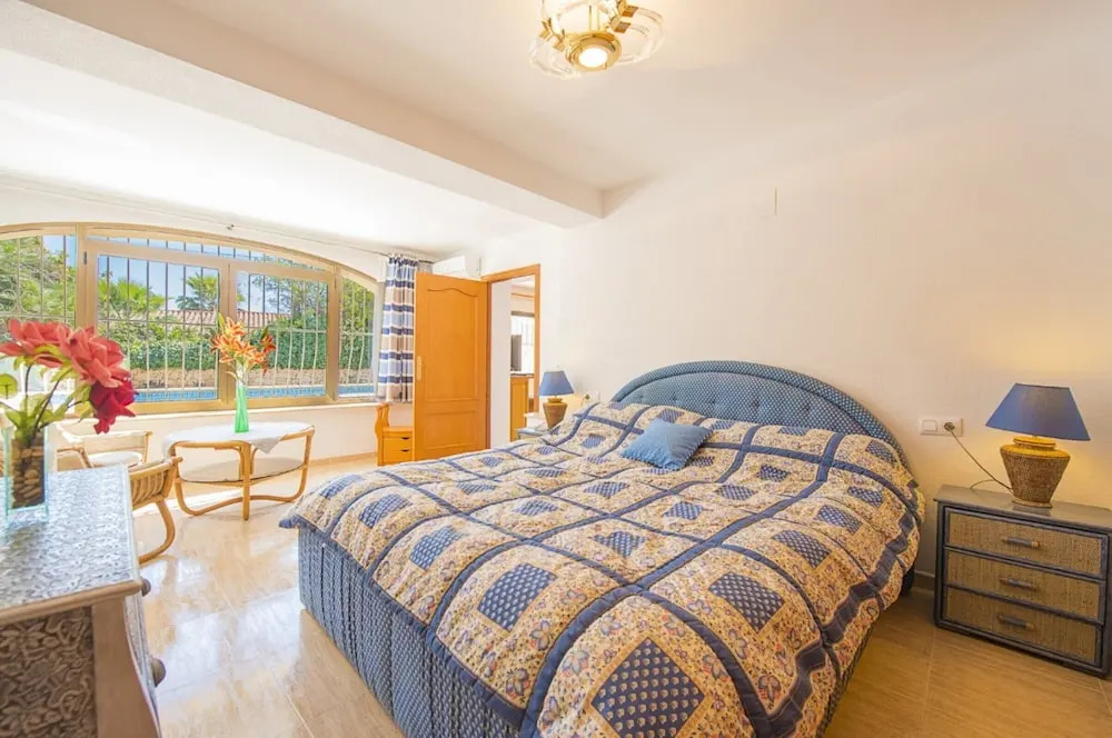 Villa - 6 Bedrooms with Pool and WiFi - 105023
