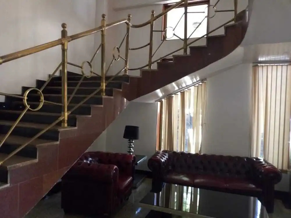 Metro Hotel