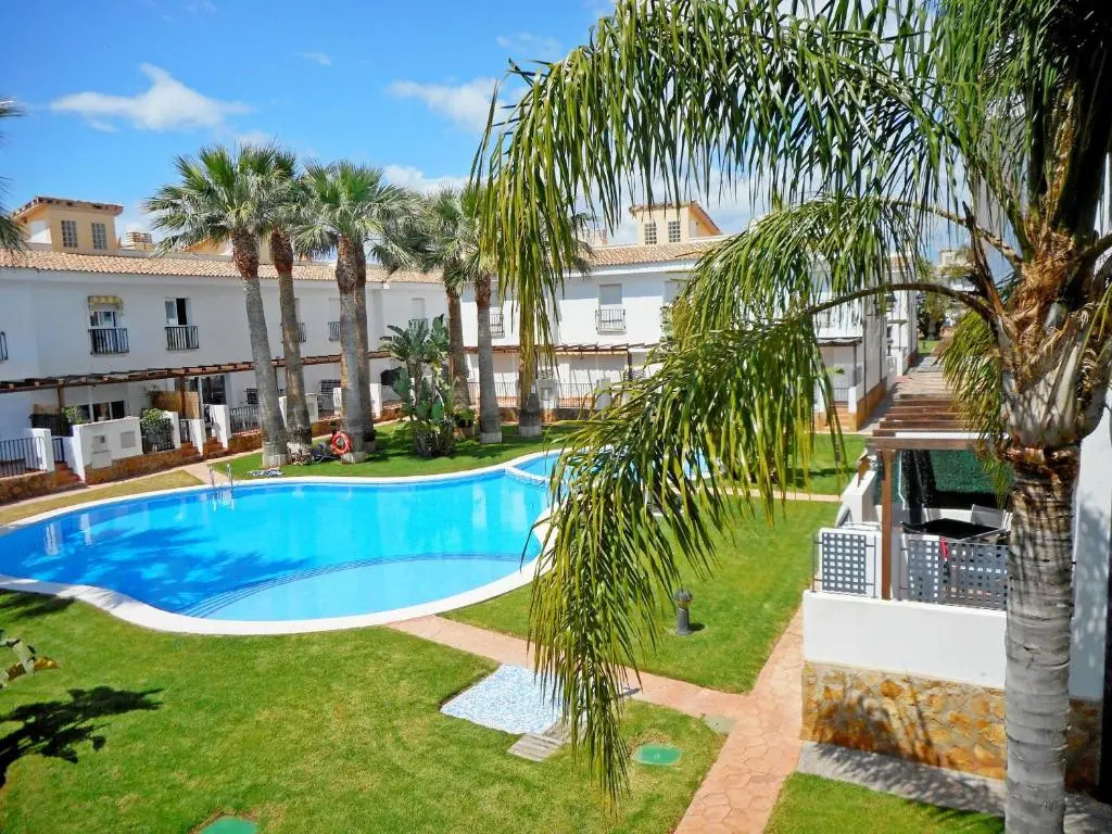 PALM BEACH 86 Adosado con jardin y piscina ALBERT VILLAS