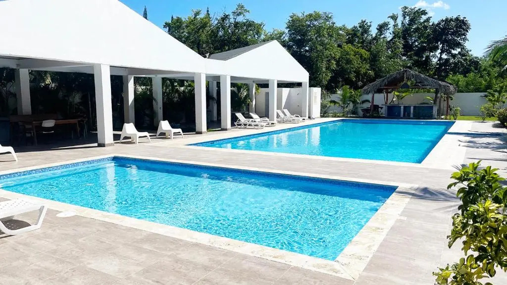 Relaxing 2 Bedroom Ocean View with Pool Close to the Beach