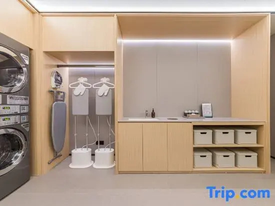 Quan Ji Hotel (Zhengzhou East Railway Station East Square, Pu tian West Metro Station)