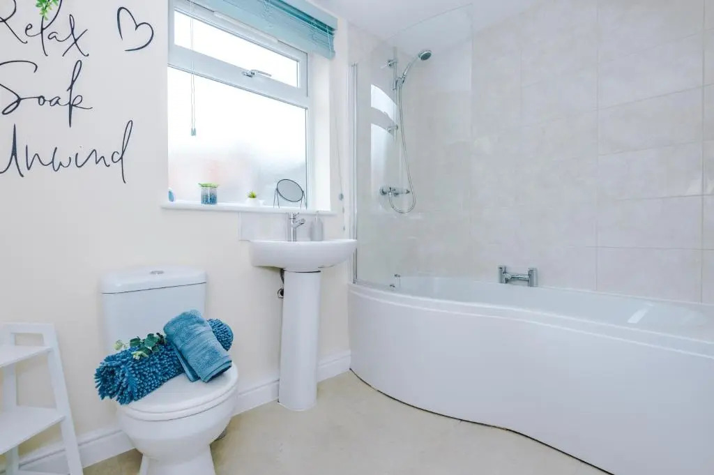 Modern apartment in Crewe by 53 Degrees Property, ideal for long-term Business & Contractors - Sleeps 4