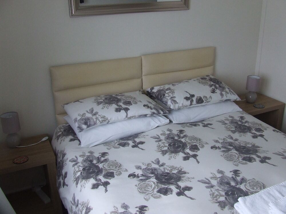 Long Chimneys Bed & Breakfast
