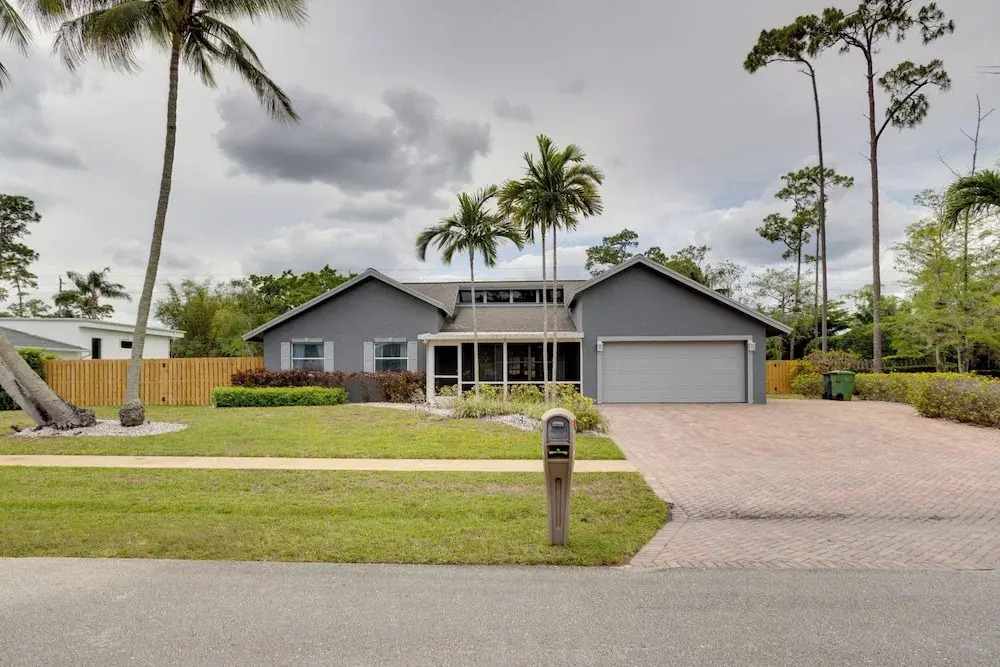 Spacious Wellington Vacation Rental - Private Pool