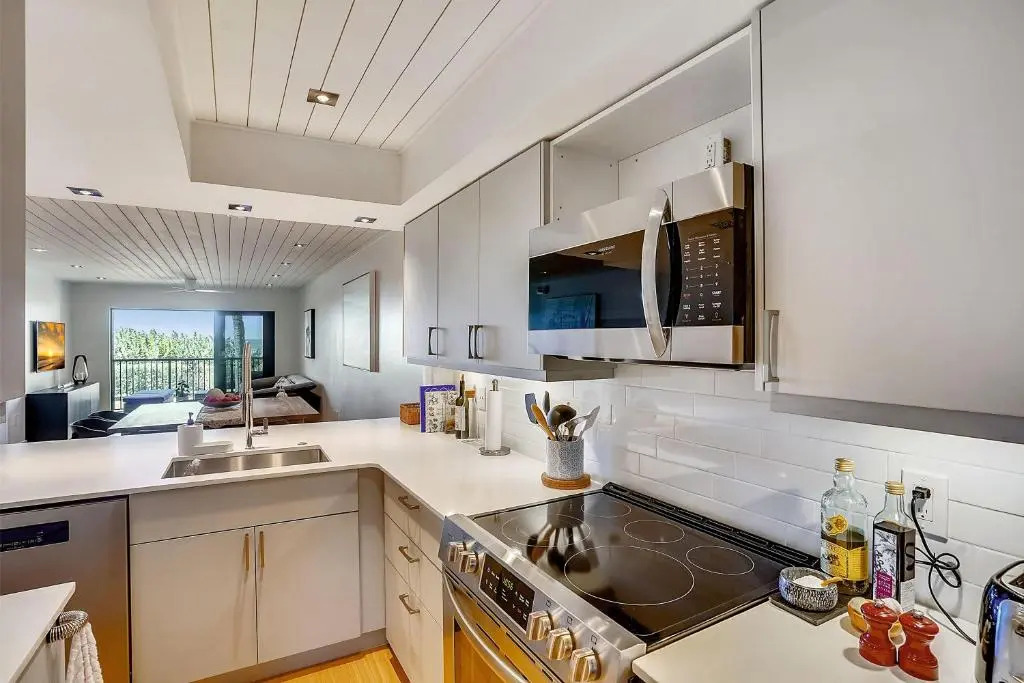 Land's End 11-203 Beach Front - Premier