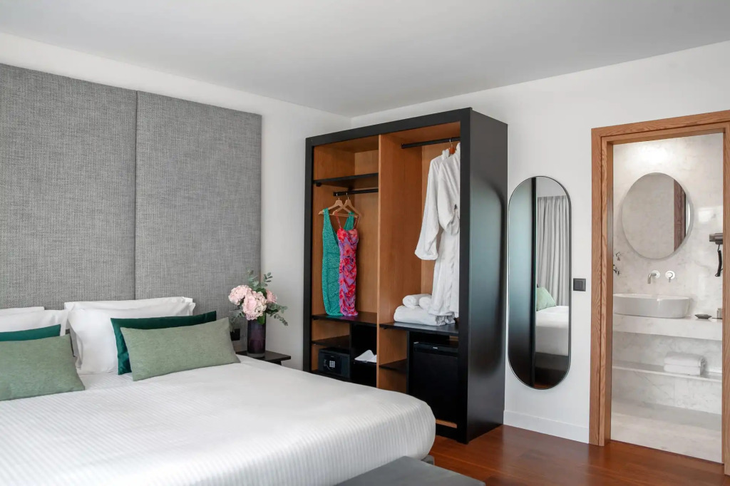 The Athenaeum Luxury Hotel