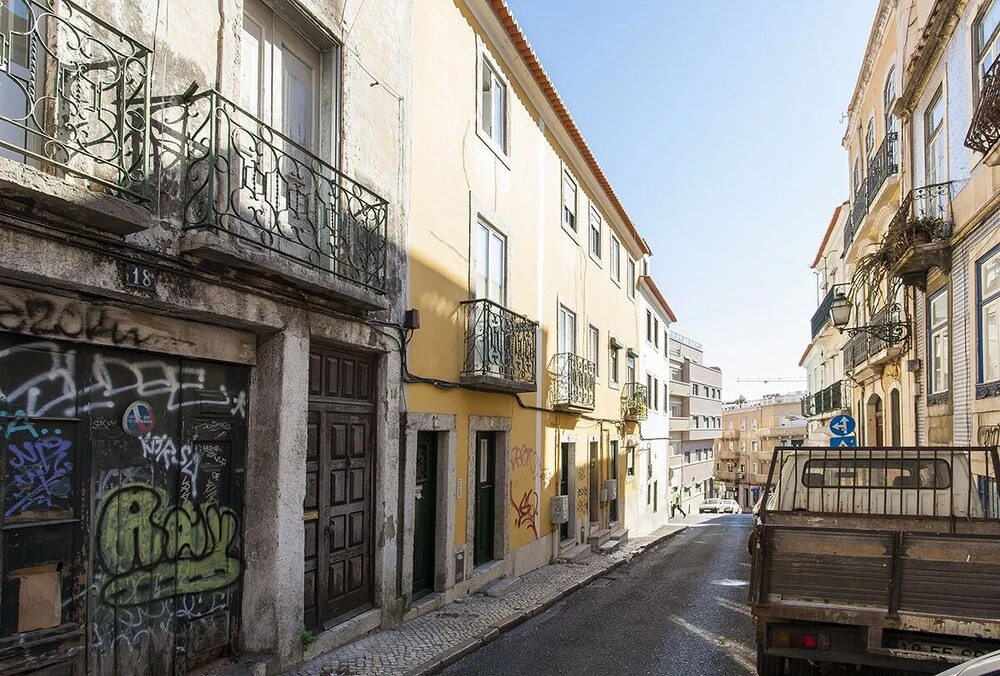 ALTIDO Cosy 1-bed flat w/balcony in Pena, close by subway, viewpoint&park
