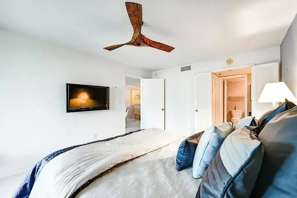 Waterfront Marco Island Condo < 1/4 Mi to Beach!