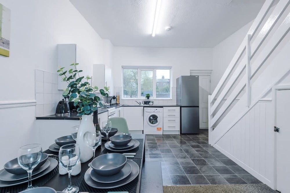 Spacious Home Ideal for Contractors Sleeps 7