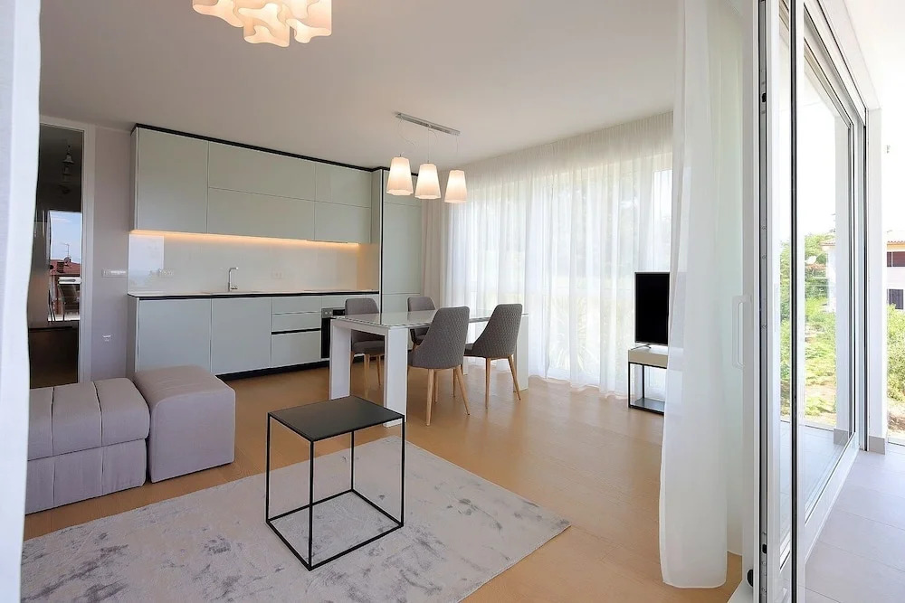 New apartment with swimming pool near the beach