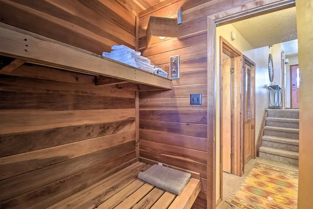 Warm Townhome w/ Sauna at Angel Fire Ski Lift