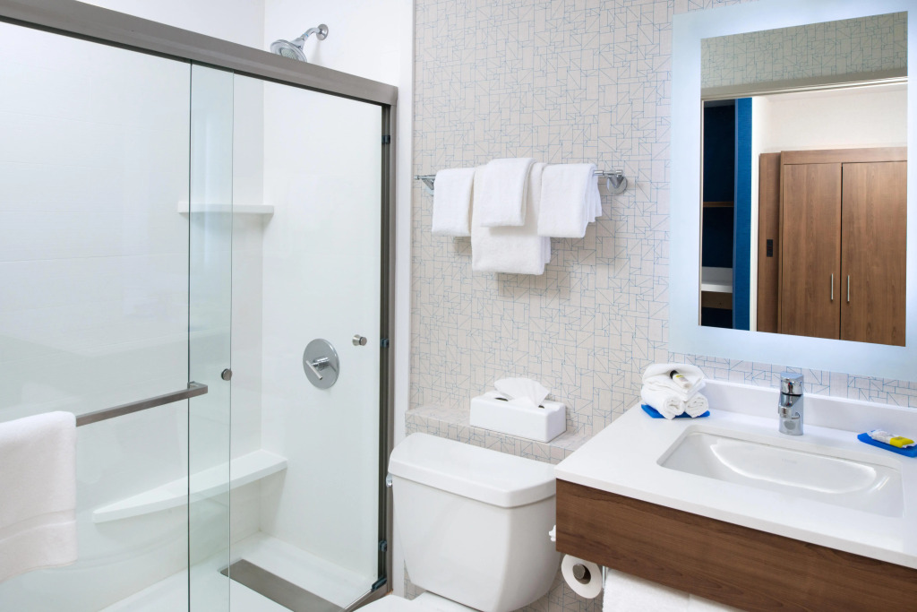 Holiday Inn Express & Suites Los Angeles Downtown West by IHG