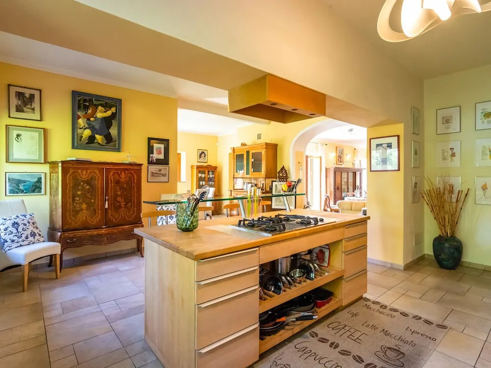 Villa With Private Pool and View of the Lake