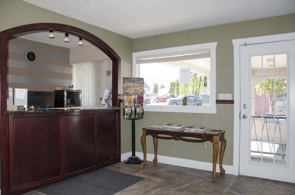 Econo Lodge Inn & Suites Kamloops