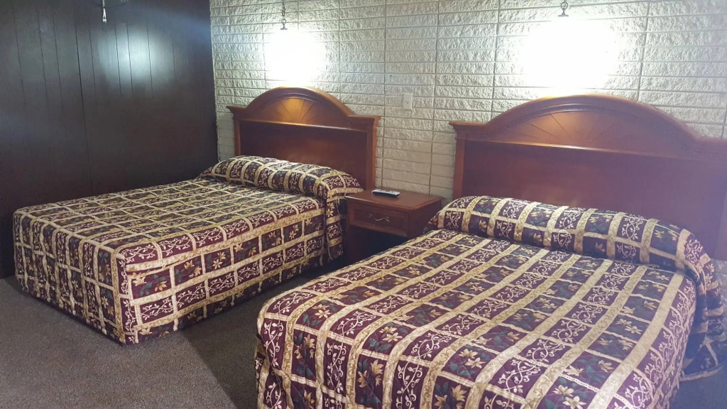 Breezwood Motel