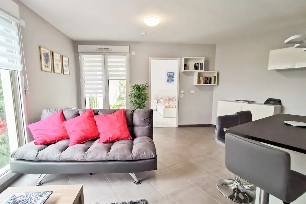 Charming Apartment, Quiet, Hotel Service