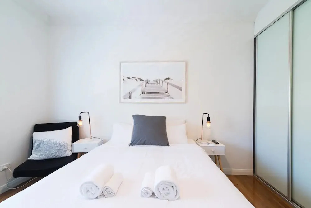 Sleek Contemporary Bondi Beachside Apartment