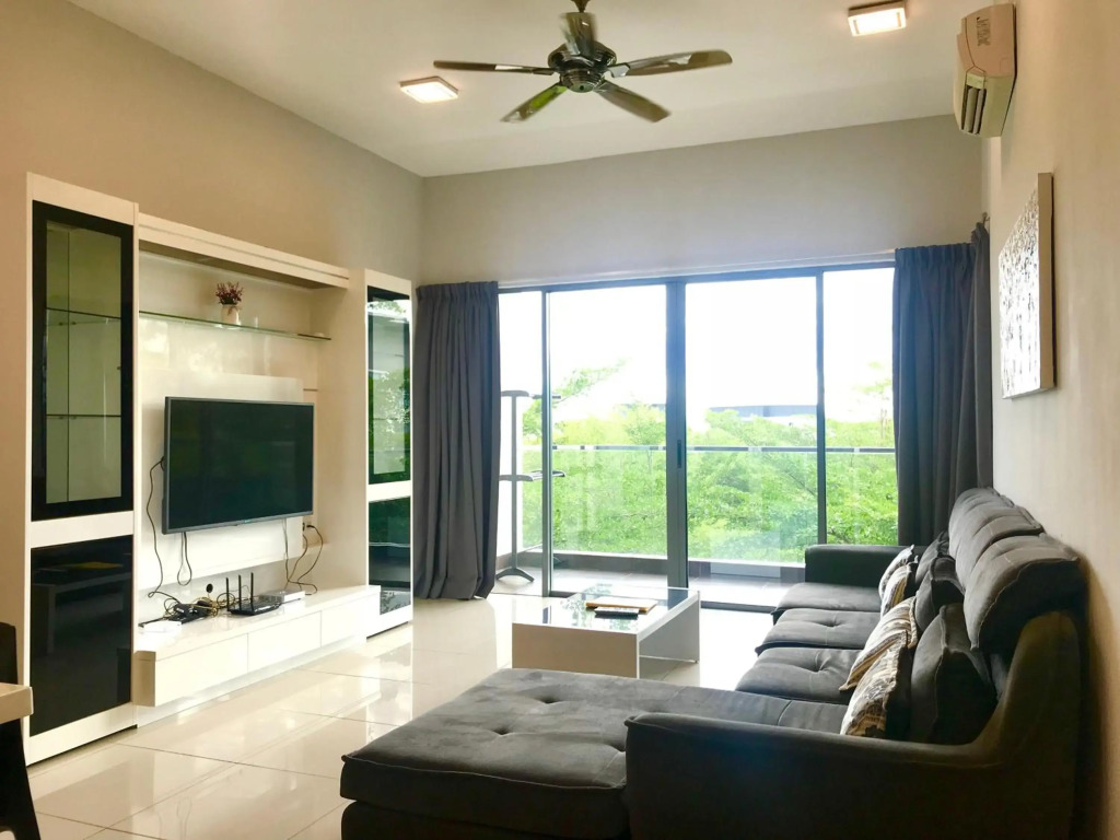 Sunset Seaview Vacation Condos @ IMAGO Shopping Mall