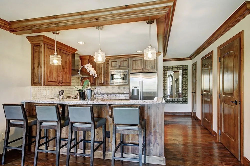 Chic 2 BR+Den Ritz-Carlton Condo with Valley Views by RedAwning - Save 20% on 7+ Nights!