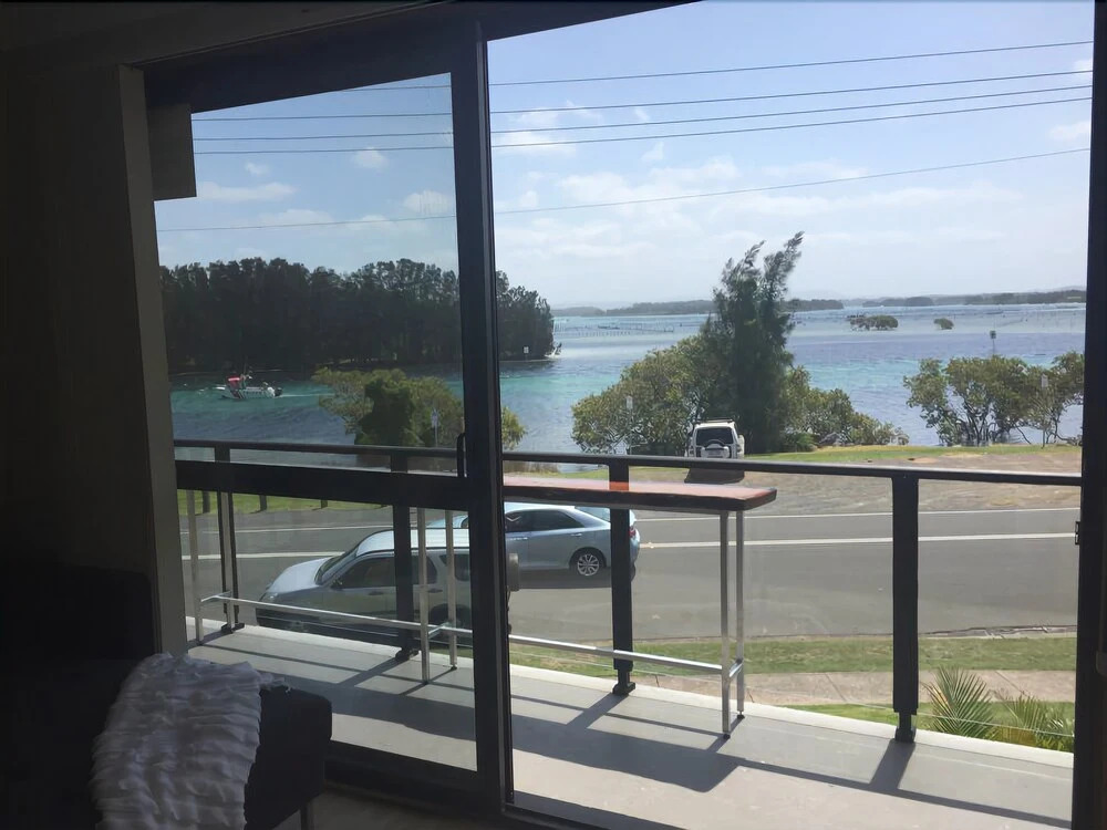 Wallis View - Lakeside Family Retreat