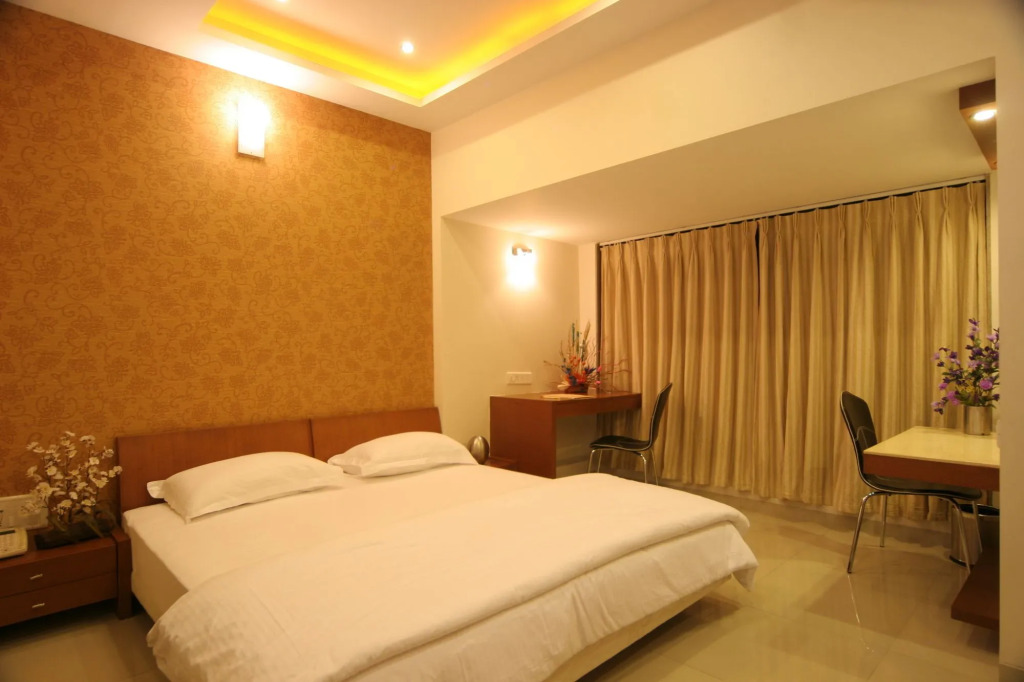 Pride Biznotel Alkapuri Near Vadodara Airport